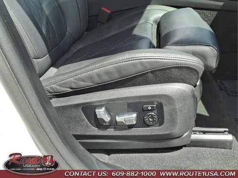 Used 2025 BMW X7 xDrive40i AWD/4WD image 14