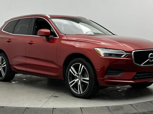 Used 2019 Volvo XC60 T6 Momentum w/ Premium Package image 3