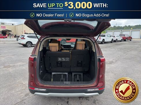 Used 2023 Kia Carnival LX FWD image 11