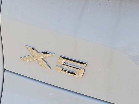 Used 2025 BMW X5 xDrive50e image 12