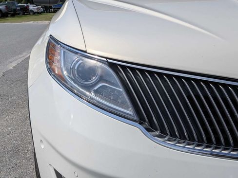 Used 2013 Lincoln MKS FWD image 9