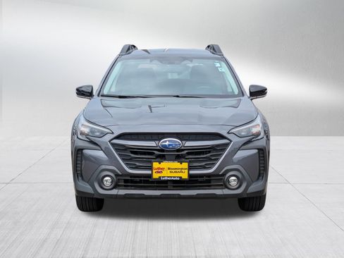 Used 2025 Subaru Outback Premium AWD/4WD image 2
