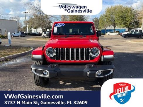 Used 2025 Jeep Wrangler Sahara image 3