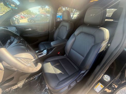 Used 2025 Buick Envista Sport Touring image 33