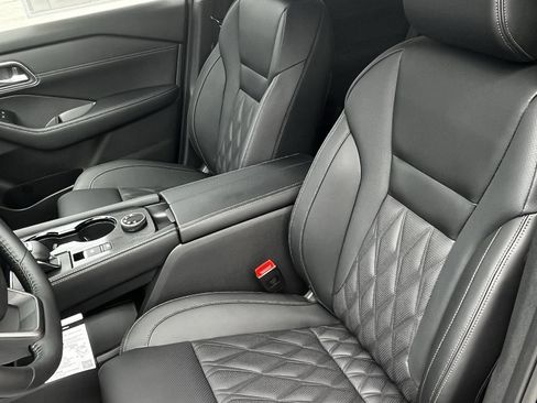 New 2026 Nissan Rogue Platinum AWD/4WD image 13