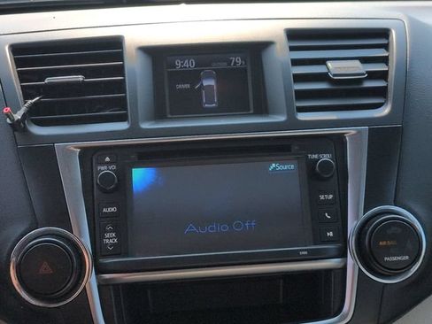 Used 2013 Toyota Highlander SE AWD/4WD image 22