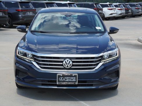 Used 2020 Volkswagen Passat 2.0T SEL FWD image 2