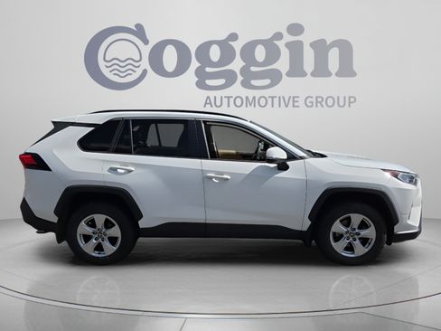 Used 2021 Toyota RAV4 XLE w/ Convenience Package FWD image 6
