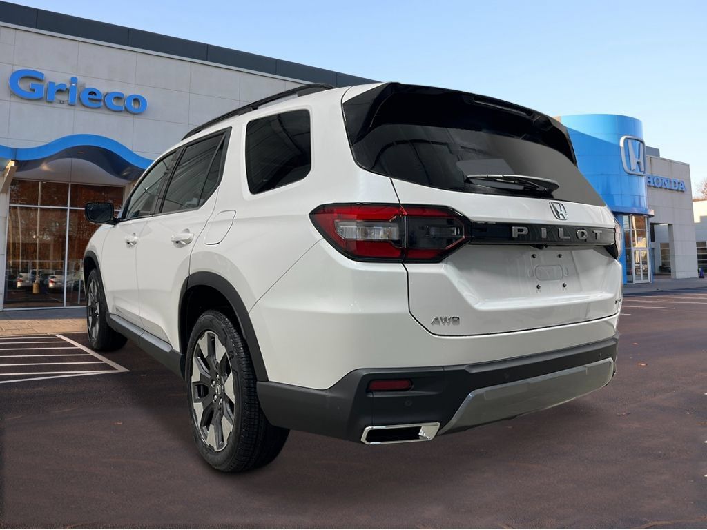 New 2026 Honda Pilot Touring image 3