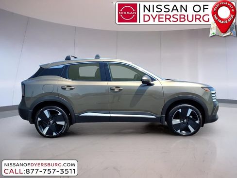 Used 2025 Nissan Kicks SR w/ SR Premium Package FWD image 2