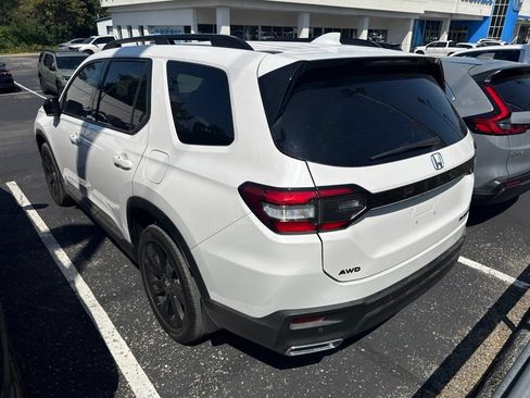 Certified 2025 Honda Pilot Black Edition image 4