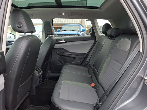 Certified 2023 Volkswagen Taos SE w/ Panoramic Sunroof Package image 10