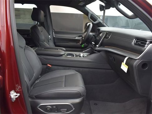 New 2023 Jeep Wagoneer L Series III w/ Premium Group I image 20