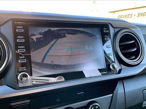 Used 2020 Toyota Tacoma TRD Sport Double Cab 5' Bed AT image 17