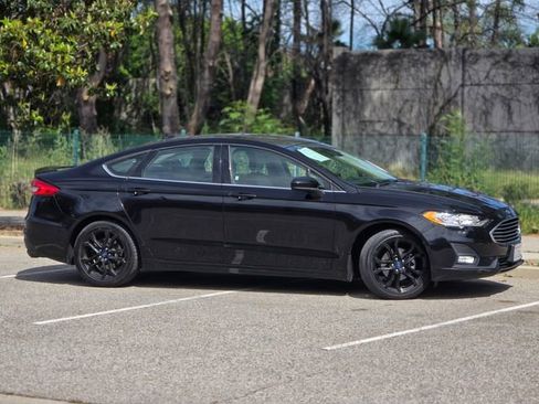 Used 2019 Ford Fusion SE w/ Equipment Group 151A image 5