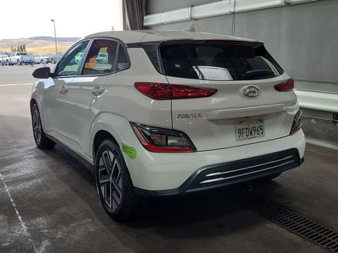 Used 2023 Hyundai Kona SE FWD image 3