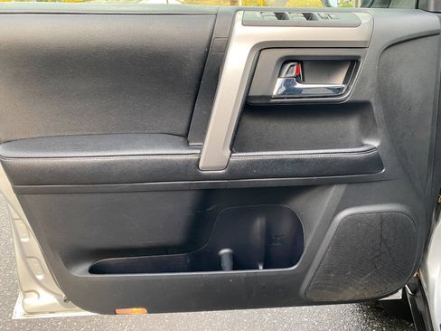 Used 2014 Toyota 4Runner SR5 AWD/4WD image 11