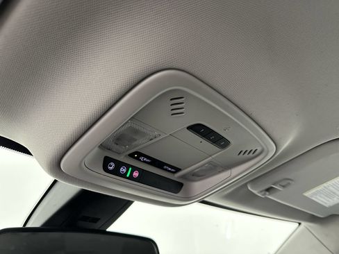 Used 2020 Chevrolet Traverse LT FWD image 9