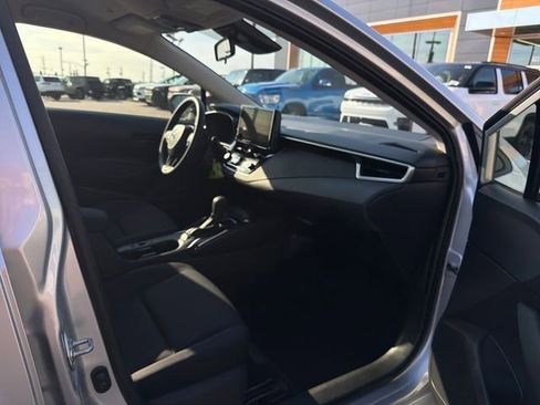 Used 2025 Toyota Corolla LE FWD image 30