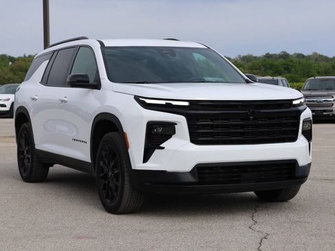 Used 2025 Chevrolet Traverse LT w/ Midnight/Sport Edition AWD/4WD image 4