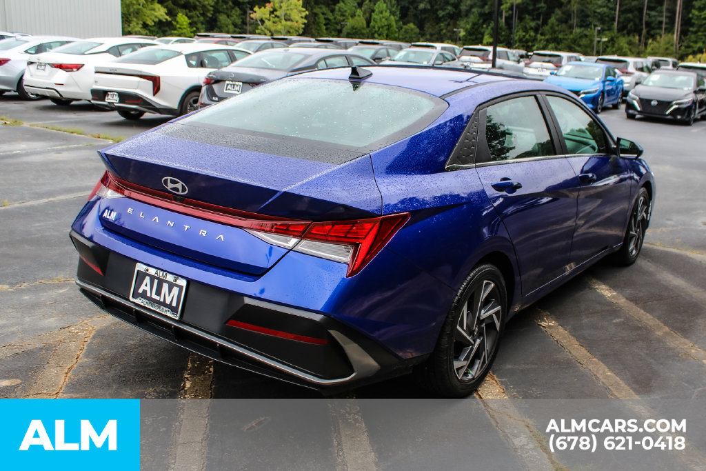 Used 2025 Hyundai Elantra SEL FWD image 5