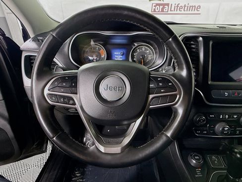 Used 2021 Jeep Cherokee Latitude Lux w/ Comfort/Convenience Group AWD/4WD image 19