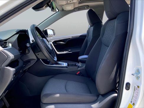 Used 2024 Toyota RAV4 XLE w/ Convenience Package FWD image 8