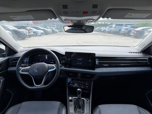 Used 2025 Volkswagen Jetta SE image 32