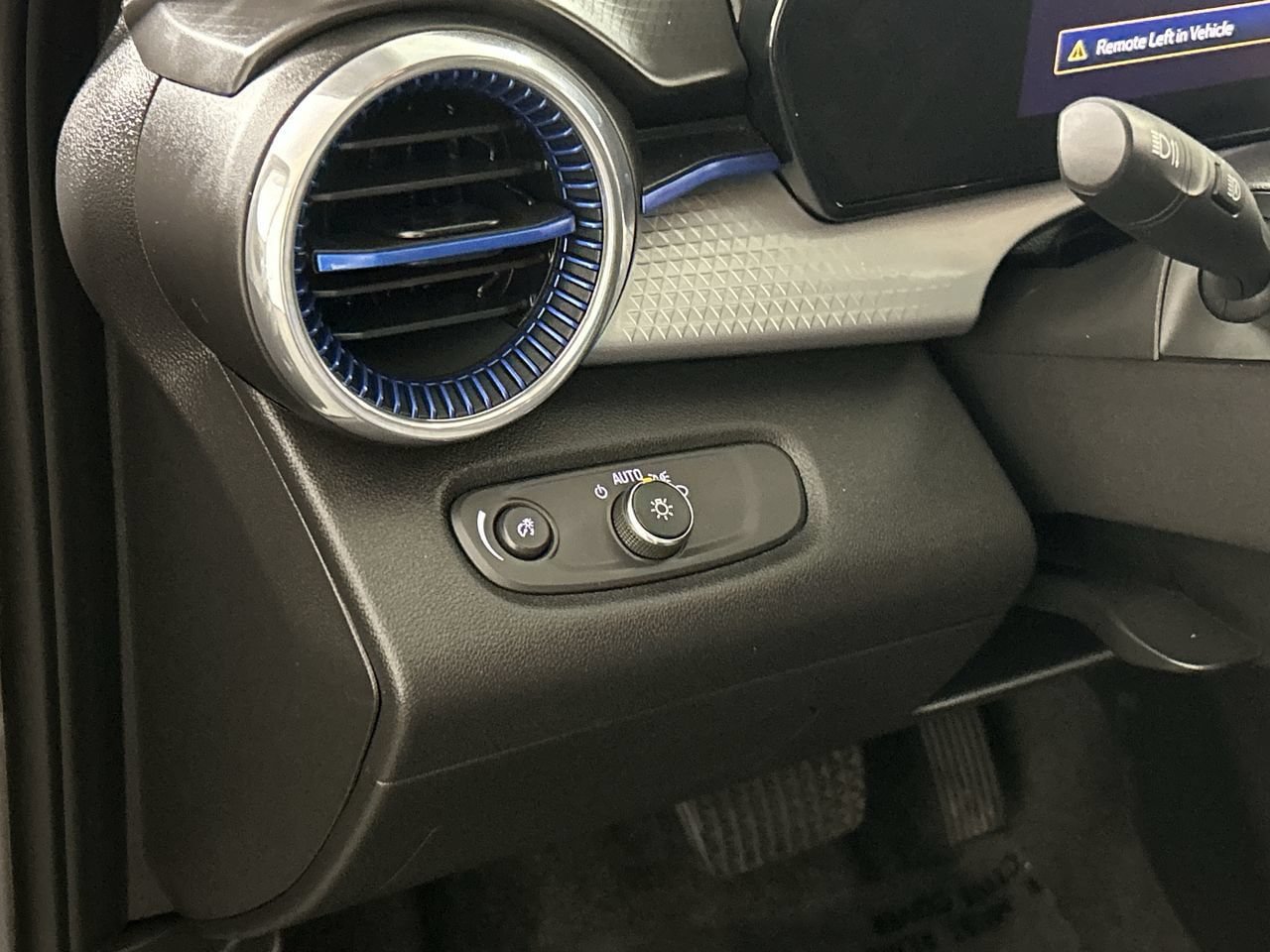 Used 2025 Chevrolet Trax LT FWD image 13