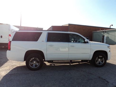 Used 2018 Chevrolet Suburban LT image 6