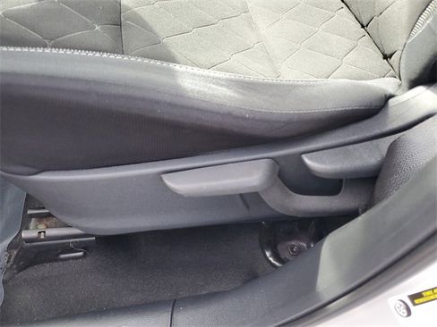 Used 2018 Nissan Kicks SV image 19