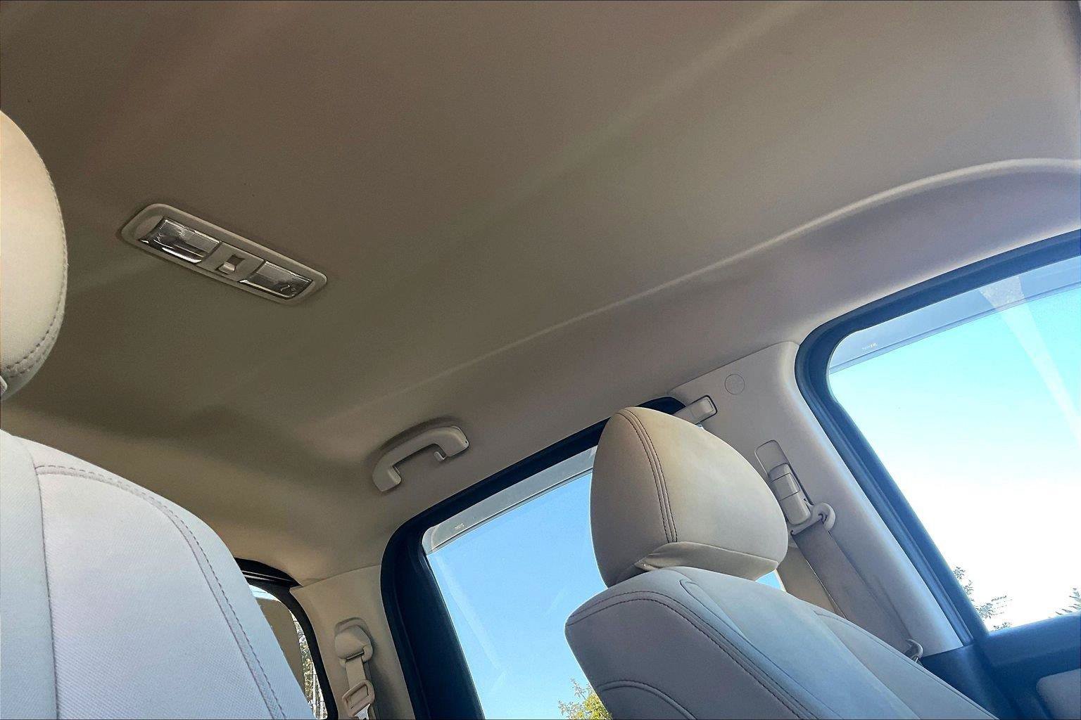 Used 2017 Nissan Titan SV AWD/4WD image 22