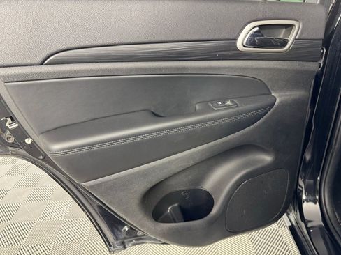 Used 2019 Jeep Grand Cherokee Altitude image 26
