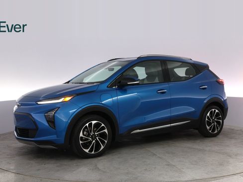 Used 2023 Chevrolet Bolt EUV Premier w/ Sun & Sound Package image 18