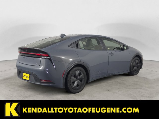 Used 2025 Toyota Prius LE FWD image 5