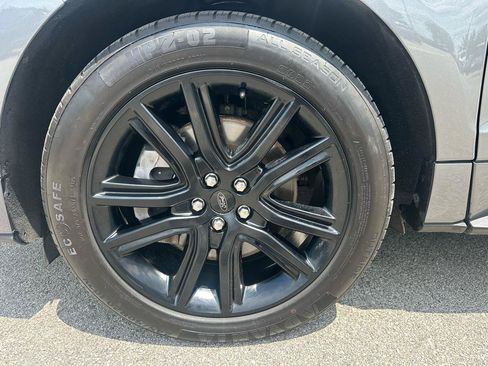 Used 2022 Ford Edge ST-Line w/ Class II Trailer Tow Package AWD/4WD image 15