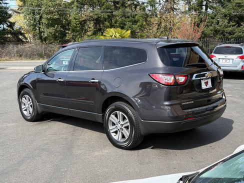 Used 2017 Chevrolet Traverse LT FWD image 6