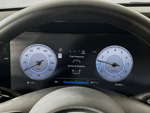 Used 2024 Hyundai Elantra Limited image 12