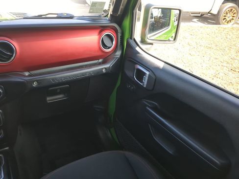 Used 2020 Jeep Wrangler Unlimited Rubicon w/ Cold Weather Group image 17