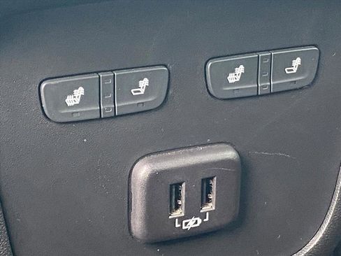 Used 2023 Chevrolet Equinox Premier image 21