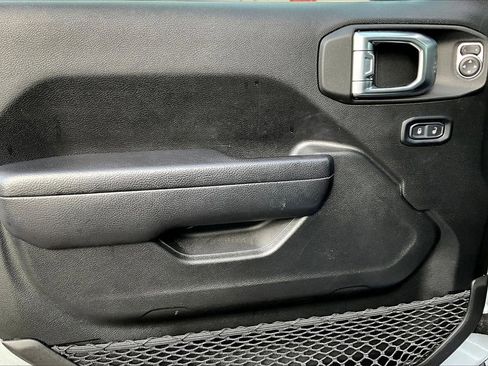 Certified 2022 Jeep Gladiator Willys image 24