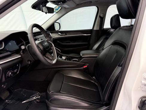 Used 2023 Jeep Grand Cherokee 4WD 4xe w/ Luxury Tech Group II image 13