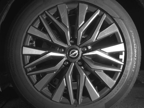 Used 2025 Nissan Altima 2.5 SV FWD image 14
