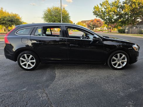 Used 2016 Volvo V60 T5 Platinum w/ Climate Package FWD image 8
