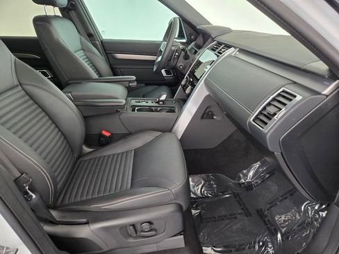 Certified 2025 Land Rover Discovery Dynamic SE AWD/4WD image 3