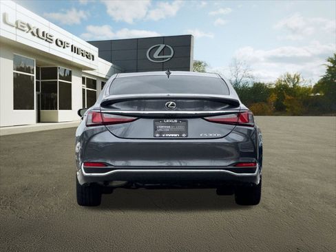 Certified 2025 Lexus ES 300h w/ Luxury Package image 9