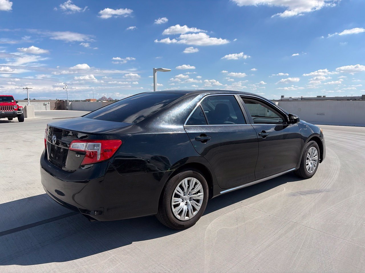 Used 2014 Toyota Camry LE FWD image 2