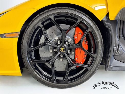 Used 2025 Lamborghini Revuelto AWD/4WD image 39