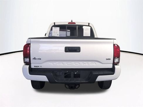 Used 2022 Toyota Tacoma SR AWD/4WD image 6