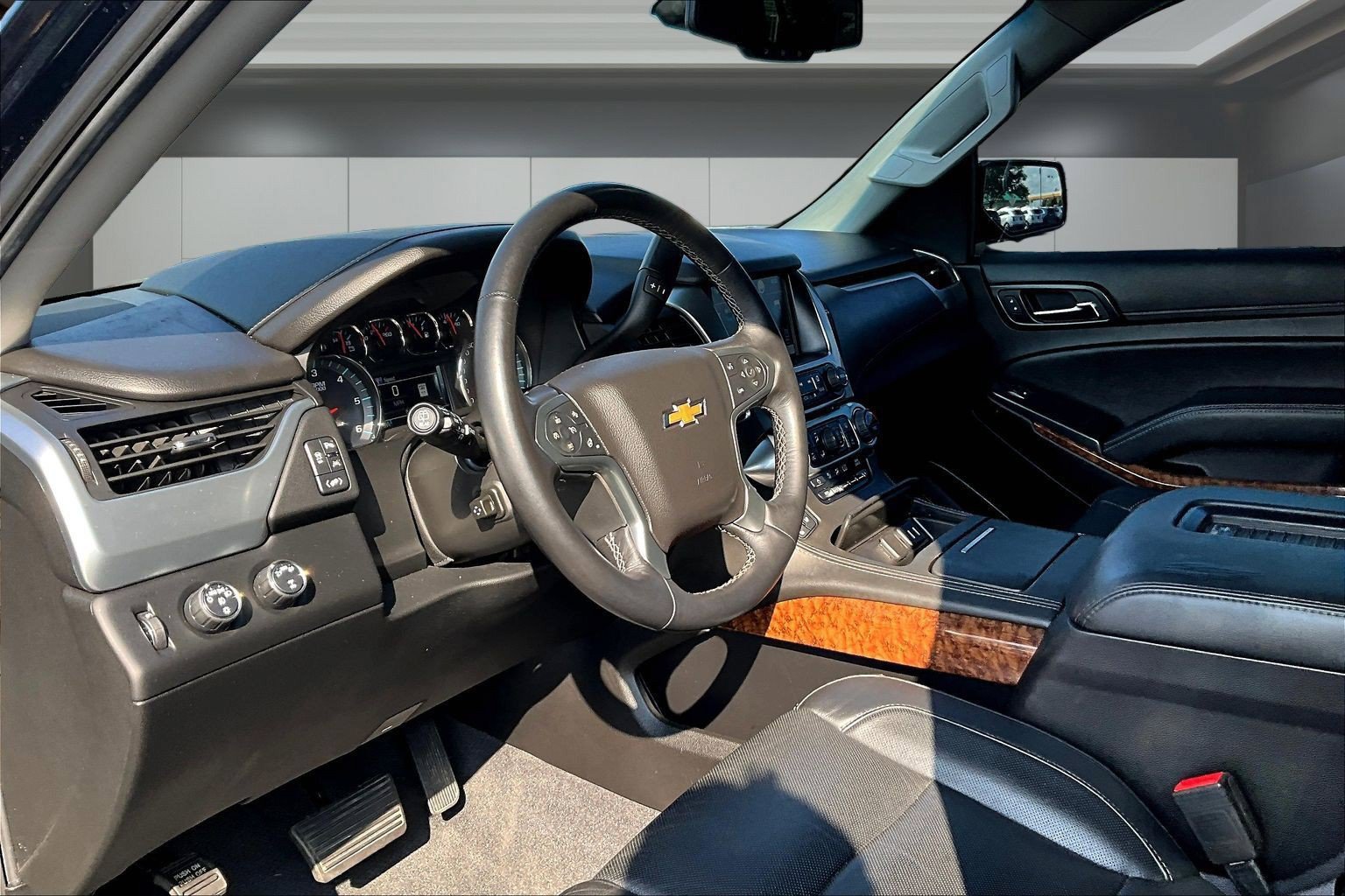 Used 2020 Chevrolet Tahoe Premier AWD/4WD image 16